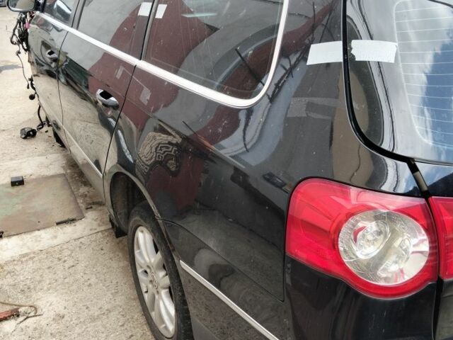 Чорний Фольксваген Пассат, об'ємом двигуна 2 л та пробігом 220 тис. км за 4000 $, фото 1 на Automoto.ua