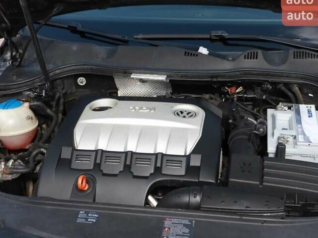 Черный Фольксваген Пассат, объемом двигателя 1.97 л и пробегом 220 тыс. км за 6750 $, фото 3 на Automoto.ua