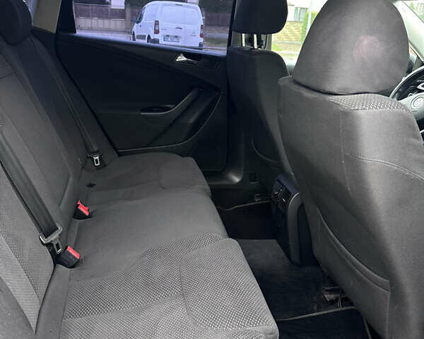 Чорний Фольксваген Пассат, об'ємом двигуна 2 л та пробігом 327 тис. км за 5899 $, фото 19 на Automoto.ua