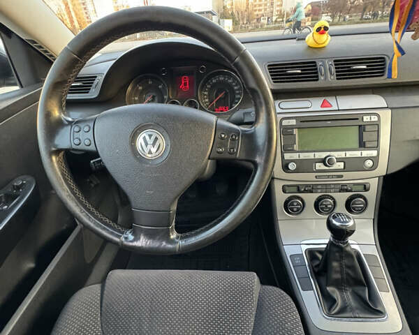 Черный Фольксваген Пассат, объемом двигателя 2 л и пробегом 263 тыс. км за 5450 $, фото 7 на Automoto.ua