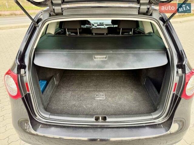 Черный Фольксваген Пассат, объемом двигателя 2 л и пробегом 403 тыс. км за 5499 $, фото 28 на Automoto.ua