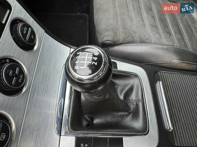 Черный Фольксваген Пассат, объемом двигателя 2 л и пробегом 290 тыс. км за 5699 $, фото 59 на Automoto.ua