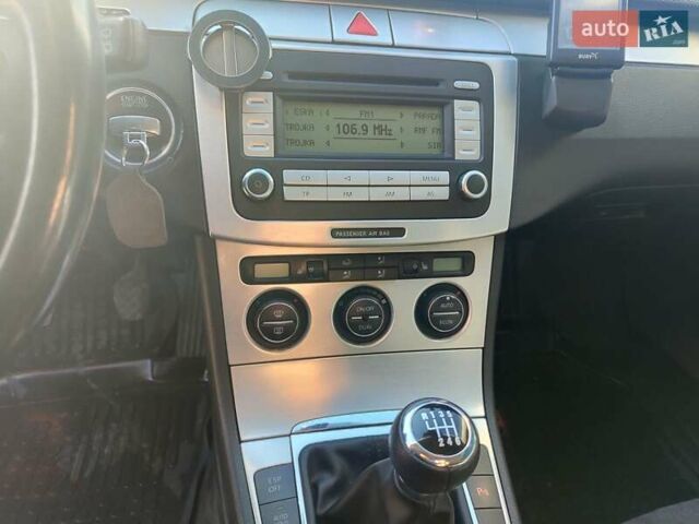 Черный Фольксваген Пассат, объемом двигателя 2 л и пробегом 339 тыс. км за 5800 $, фото 4 на Automoto.ua