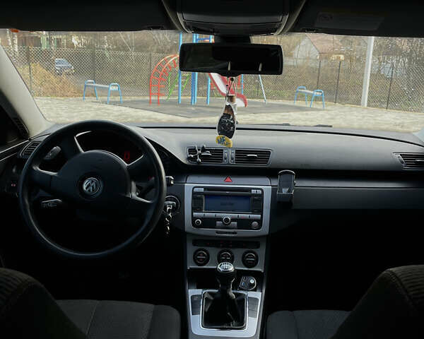 Черный Фольксваген Пассат, объемом двигателя 1.9 л и пробегом 252 тыс. км за 5450 $, фото 9 на Automoto.ua