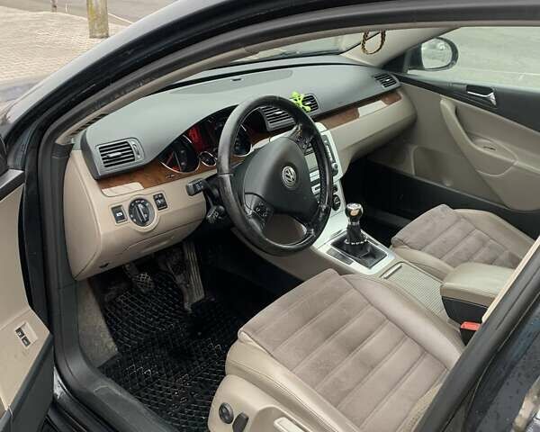 Черный Фольксваген Пассат, объемом двигателя 2 л и пробегом 300 тыс. км за 4700 $, фото 9 на Automoto.ua