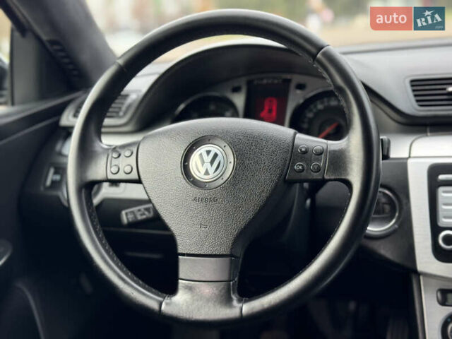 Черный Фольксваген Пассат, объемом двигателя 2 л и пробегом 290 тыс. км за 5699 $, фото 61 на Automoto.ua