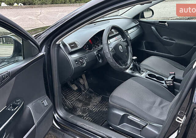 Чорний Фольксваген Пассат, об'ємом двигуна 1.6 л та пробігом 280 тис. км за 5450 $, фото 4 на Automoto.ua