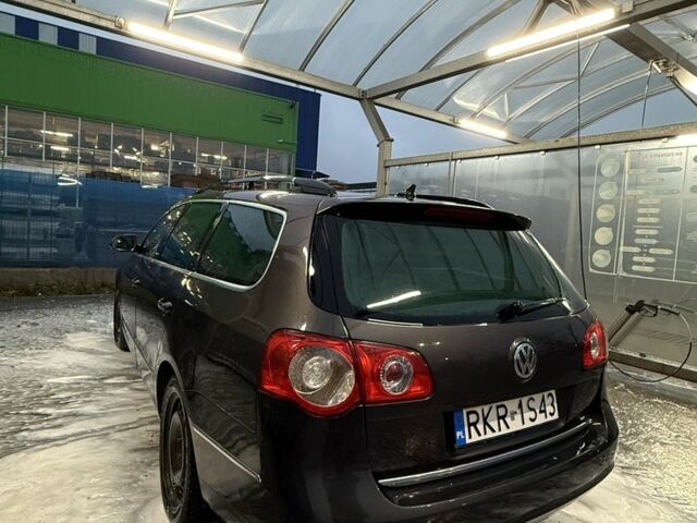 Черный Фольксваген Пассат, объемом двигателя 2 л и пробегом 400 тыс. км за 3500 $, фото 5 на Automoto.ua