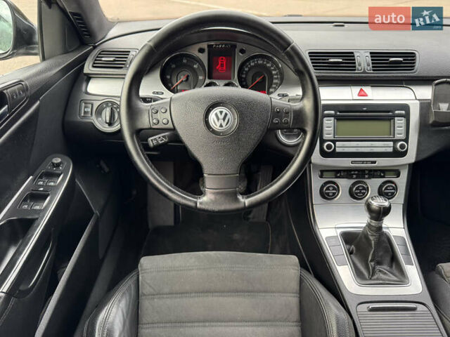 Черный Фольксваген Пассат, объемом двигателя 2 л и пробегом 290 тыс. км за 5699 $, фото 66 на Automoto.ua