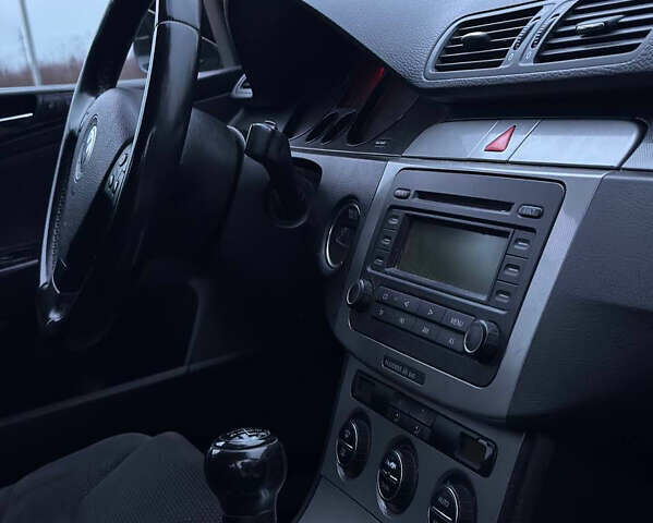 Черный Фольксваген Пассат, объемом двигателя 1.9 л и пробегом 400 тыс. км за 5500 $, фото 11 на Automoto.ua