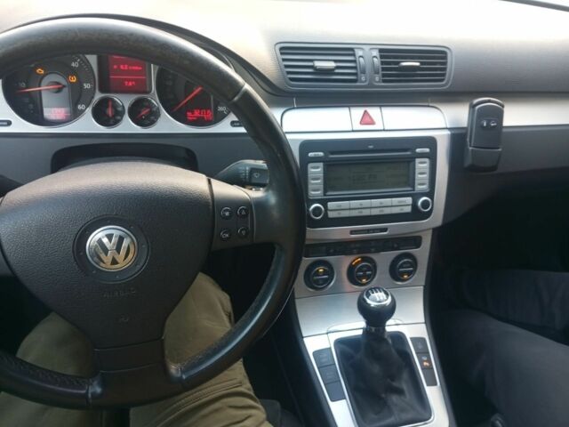 Черный Фольксваген Пассат, объемом двигателя 2 л и пробегом 320 тыс. км за 2600 $, фото 4 на Automoto.ua