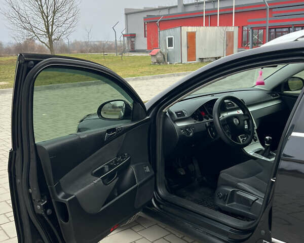 Черный Фольксваген Пассат, объемом двигателя 2 л и пробегом 371 тыс. км за 5800 $, фото 10 на Automoto.ua