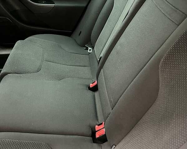 Черный Фольксваген Пассат, объемом двигателя 1.97 л и пробегом 342 тыс. км за 3950 $, фото 6 на Automoto.ua