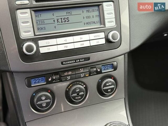 Черный Фольксваген Пассат, объемом двигателя 2 л и пробегом 403 тыс. км за 5499 $, фото 31 на Automoto.ua