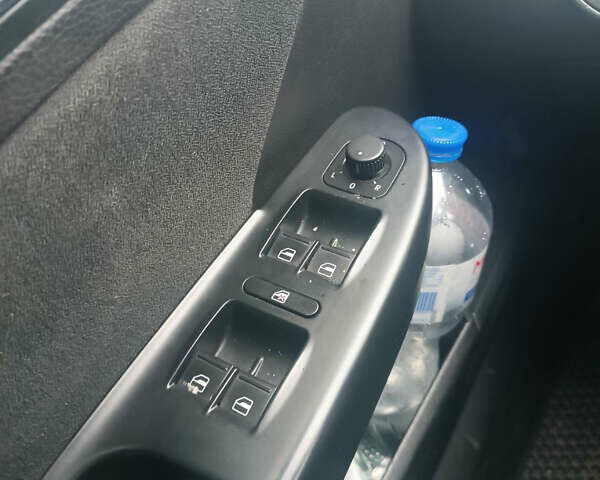 Чорний Фольксваген Пассат, об'ємом двигуна 2 л та пробігом 280 тис. км за 6950 $, фото 9 на Automoto.ua