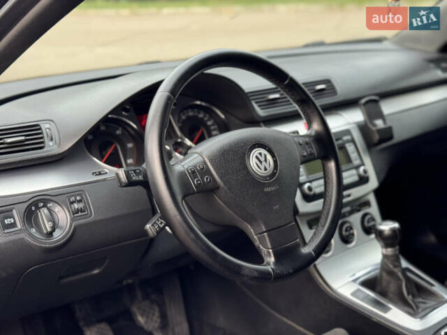 Черный Фольксваген Пассат, объемом двигателя 2 л и пробегом 290 тыс. км за 5699 $, фото 55 на Automoto.ua