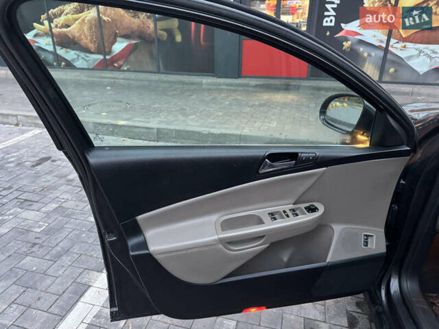 Черный Фольксваген Пассат, объемом двигателя 1.97 л и пробегом 350 тыс. км за 6500 $, фото 13 на Automoto.ua