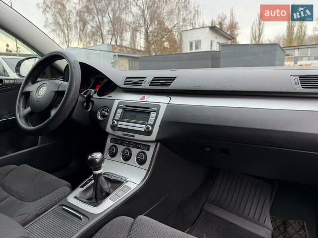 Черный Фольксваген Пассат, объемом двигателя 1.97 л и пробегом 370 тыс. км за 5500 $, фото 63 на Automoto.ua