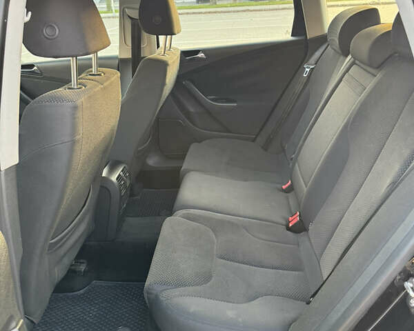 Черный Фольксваген Пассат, объемом двигателя 2 л и пробегом 263 тыс. км за 5450 $, фото 9 на Automoto.ua