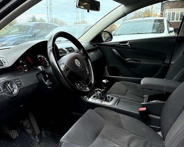 Черный Фольксваген Пассат, объемом двигателя 1.97 л и пробегом 359 тыс. км за 6500 $, фото 10 на Automoto.ua