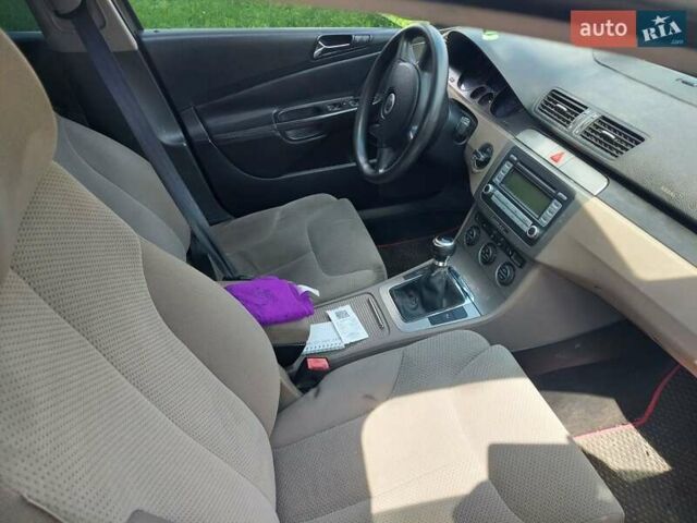 Черный Фольксваген Пассат, объемом двигателя 2 л и пробегом 280 тыс. км за 6500 $, фото 3 на Automoto.ua