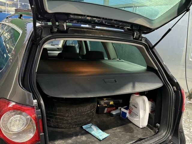 Черный Фольксваген Пассат, объемом двигателя 2 л и пробегом 400 тыс. км за 3500 $, фото 9 на Automoto.ua