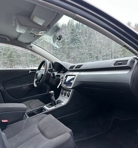 Черный Фольксваген Пассат, объемом двигателя 1.9 л и пробегом 295 тыс. км за 1550 $, фото 4 на Automoto.ua