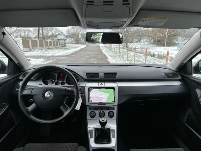 Черный Фольксваген Пассат, объемом двигателя 1.9 л и пробегом 295 тыс. км за 1550 $, фото 7 на Automoto.ua