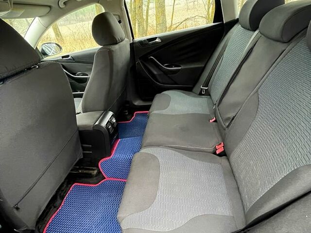 Черный Фольксваген Пассат, объемом двигателя 2 л и пробегом 287 тыс. км за 6699 $, фото 7 на Automoto.ua