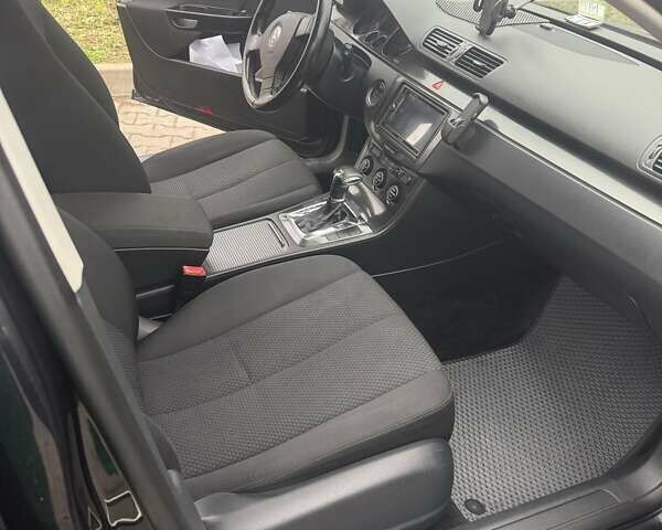 Черный Фольксваген Пассат, объемом двигателя 1.97 л и пробегом 300 тыс. км за 7500 $, фото 3 на Automoto.ua