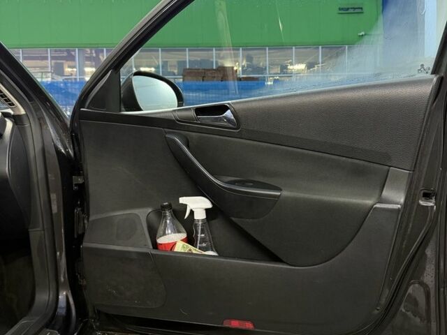 Черный Фольксваген Пассат, объемом двигателя 2 л и пробегом 400 тыс. км за 3500 $, фото 13 на Automoto.ua