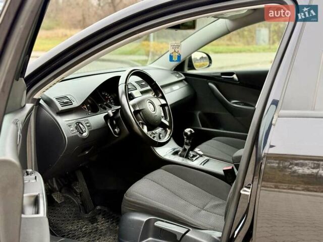 Черный Фольксваген Пассат, объемом двигателя 2 л и пробегом 403 тыс. км за 5499 $, фото 14 на Automoto.ua