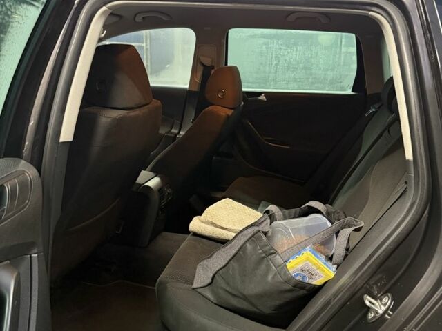 Черный Фольксваген Пассат, объемом двигателя 2 л и пробегом 400 тыс. км за 3500 $, фото 10 на Automoto.ua