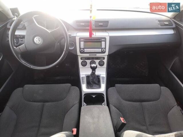 Чорний Фольксваген Пассат, об'ємом двигуна 2 л та пробігом 220 тис. км за 6450 $, фото 10 на Automoto.ua