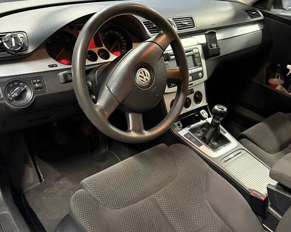 Черный Фольксваген Пассат, объемом двигателя 2 л и пробегом 400 тыс. км за 3500 $, фото 11 на Automoto.ua