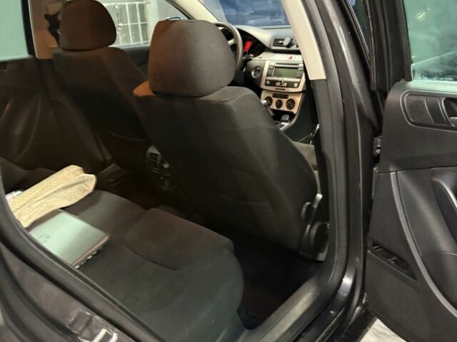 Черный Фольксваген Пассат, объемом двигателя 2 л и пробегом 400 тыс. км за 3500 $, фото 15 на Automoto.ua