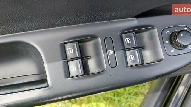 Черный Фольксваген Пассат, объемом двигателя 2 л и пробегом 284 тыс. км за 8500 $, фото 30 на Automoto.ua