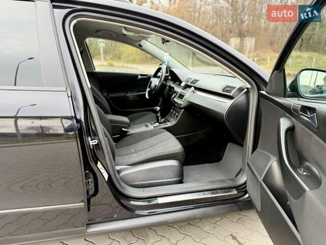 Черный Фольксваген Пассат, объемом двигателя 2 л и пробегом 403 тыс. км за 5499 $, фото 19 на Automoto.ua