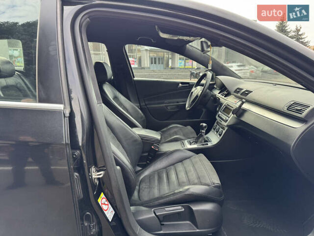 Черный Фольксваген Пассат, объемом двигателя 2 л и пробегом 290 тыс. км за 5699 $, фото 30 на Automoto.ua