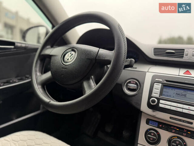 Черный Фольксваген Пассат, объемом двигателя 1.97 л и пробегом 370 тыс. км за 4700 $, фото 42 на Automoto.ua