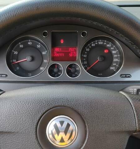 Чорний Фольксваген Пассат, об'ємом двигуна 1.6 л та пробігом 220 тис. км за 6399 $, фото 24 на Automoto.ua