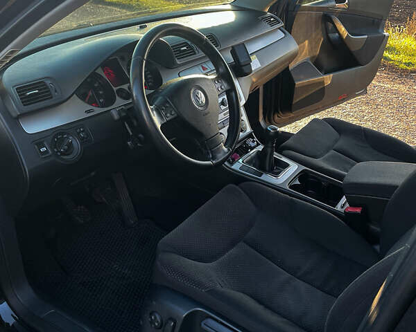 Черный Фольксваген Пассат, объемом двигателя 1.8 л и пробегом 257 тыс. км за 6100 $, фото 10 на Automoto.ua