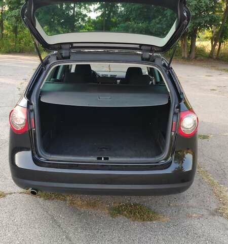 Чорний Фольксваген Пассат, об'ємом двигуна 1.6 л та пробігом 220 тис. км за 6399 $, фото 34 на Automoto.ua