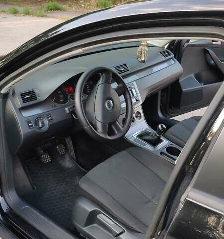 Чорний Фольксваген Пассат, об'ємом двигуна 1.6 л та пробігом 220 тис. км за 6399 $, фото 21 на Automoto.ua