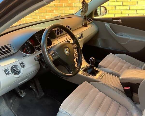 Черный Фольксваген Пассат, объемом двигателя 1.97 л и пробегом 259 тыс. км за 7500 $, фото 8 на Automoto.ua