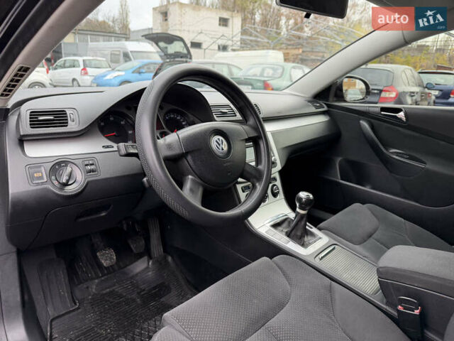Черный Фольксваген Пассат, объемом двигателя 1.97 л и пробегом 249 тыс. км за 4800 $, фото 54 на Automoto.ua