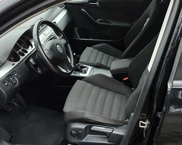 Черный Фольксваген Пассат, объемом двигателя 2 л и пробегом 265 тыс. км за 7199 $, фото 22 на Automoto.ua