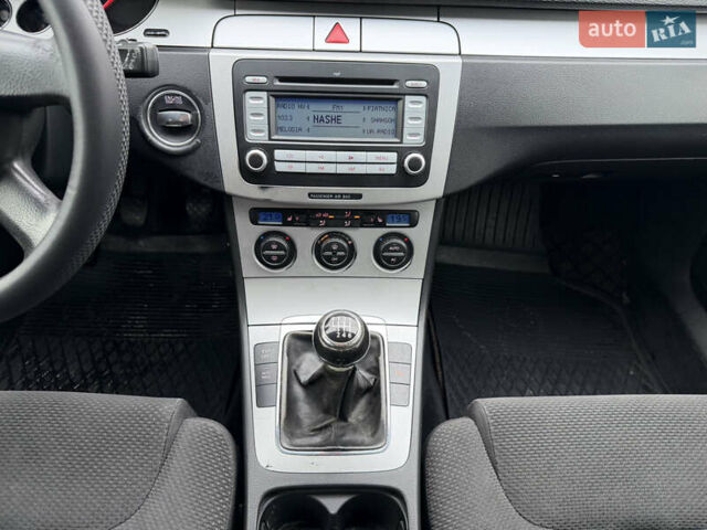 Черный Фольксваген Пассат, объемом двигателя 1.97 л и пробегом 249 тыс. км за 4800 $, фото 48 на Automoto.ua