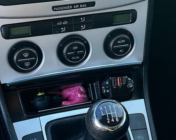 Черный Фольксваген Пассат, объемом двигателя 1.8 л и пробегом 257 тыс. км за 6100 $, фото 15 на Automoto.ua