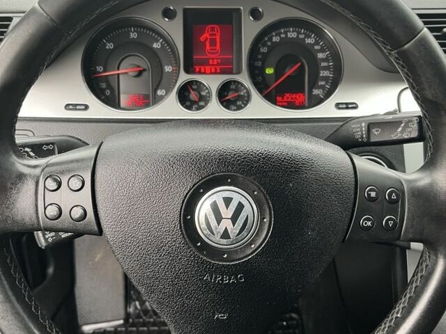 Чорний Фольксваген Пассат, об'ємом двигуна 2 л та пробігом 255 тис. км за 7100 $, фото 11 на Automoto.ua